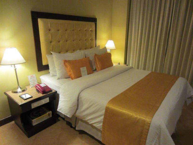 Royal Bellagio Hotel Makati City Exterior foto